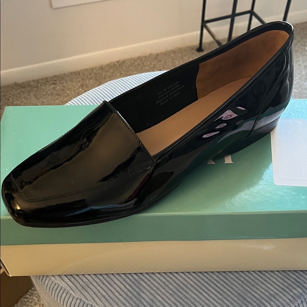 ARRAY Elegant Black Patent Loafers for Women